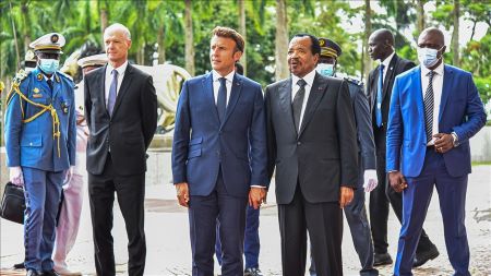 Macron n’a pas hésité à accuser Moscou, depuis le Cameroun, de manipuler la crise alimentaire mondiale. 26 juillet 2022. Photo - capture