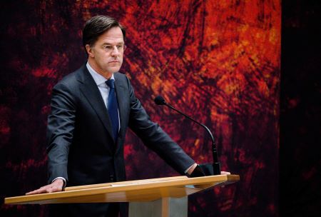Le premier ministre néerlandais Mark Rutte placé sous haute protection. (AFP Photo)