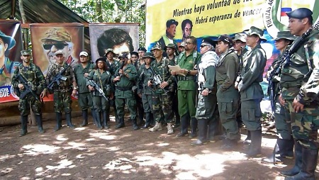 Image issue de la vidéo publiée le 29 août 2019 par d'anciens leaders des Forces armées revolutionnaires colombiennes (FARC), Ivan Marquez et Jesus Santrich, annonçant une reprise des armes. AFP / YOUTUBE