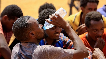 Une force paramilitaire soudanaise a annoncé mercredi avoir arrêté 138 Africains