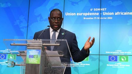 Conférence de presse du président sénégalais Macky Sall lors de la deuxième journée du sommet de l'Union européenne (UE) et de l'Union africaine (UA). JOHN THYS/AFP 