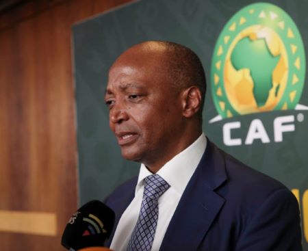 Le président de la CAF Patrice Motsepe, s'exprimant lors de l'inauguration du bureau local à Abidjan, le 4 avril 2022 afp.com - Issouf SANOGO