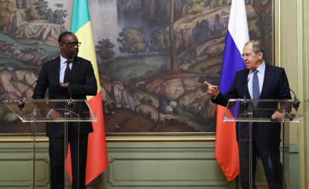 Le ministre russe des Affaires étrangères, Sergueï Lavrov, et son homologue malien, Abdoulaye Diop, à Moscou, le 20 mai 2022.   