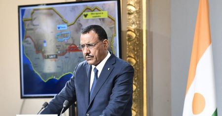 Dans une allocution télévisée, le président Bazoum a exigé des explications après les heurts ayant entouré le passage d'un convoi français dans son pays   -  AFP