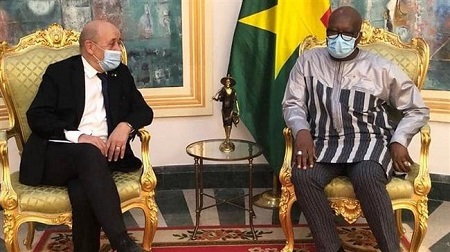 Le ministre français des Affaires étrangères, Jean Yves Le Drian, était au Palais présidentiel de Kosyam le 8 janvier dernier où il a rencontré le président du Faso, Roch Marc Christian Kaboré 