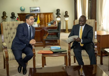 Le nouveau président kenyan William Samoei Ruto et le ministre marocain des Affaires étrangères Nasser Bourita. Photo