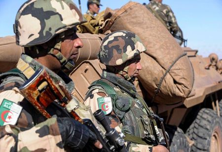 AFP/RYAD KRAMDI - Troupes de l'armée algérienne 
