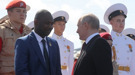Le président de la transition du Mali, Assimi Goïta, et Vladimir Poutine, le 30 juillet à Saint-Pétersbourg (image d'illustration). RIA NOVOSTI 