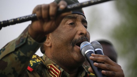 Abdel Fattah al-Burhan, numéro un du Conseil militaire de transition, qui dirige le Soudan depuis la destitution du président Omar el-Béchir, le 29 juin 2019. © AFP/Ashraf Shazly