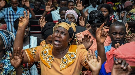 Femmes en prière lors d'un service de l'église Full Gospel Bible Fellowship à Dar-es-Salaam, le 1er janvier 2020 (illustration). Ericky BONIPHACE / AFP