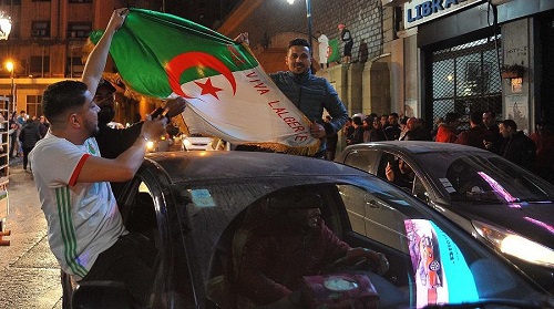 Après l'annonce de la décision de Bouteflika, ambiance de fête à Alger. PPAgency