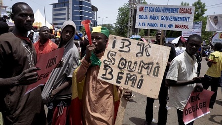 Des milliers de manifestants réclament le départ du président Keïta à Bamako