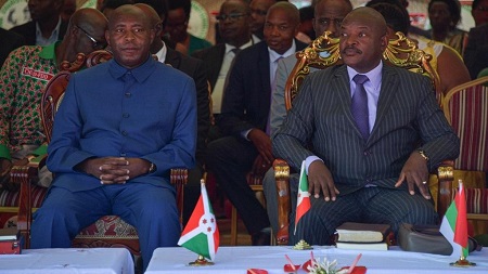 Le nouveau président, Évariste Ndayishimiye et son prédécesseur Pierre Nkurunziza